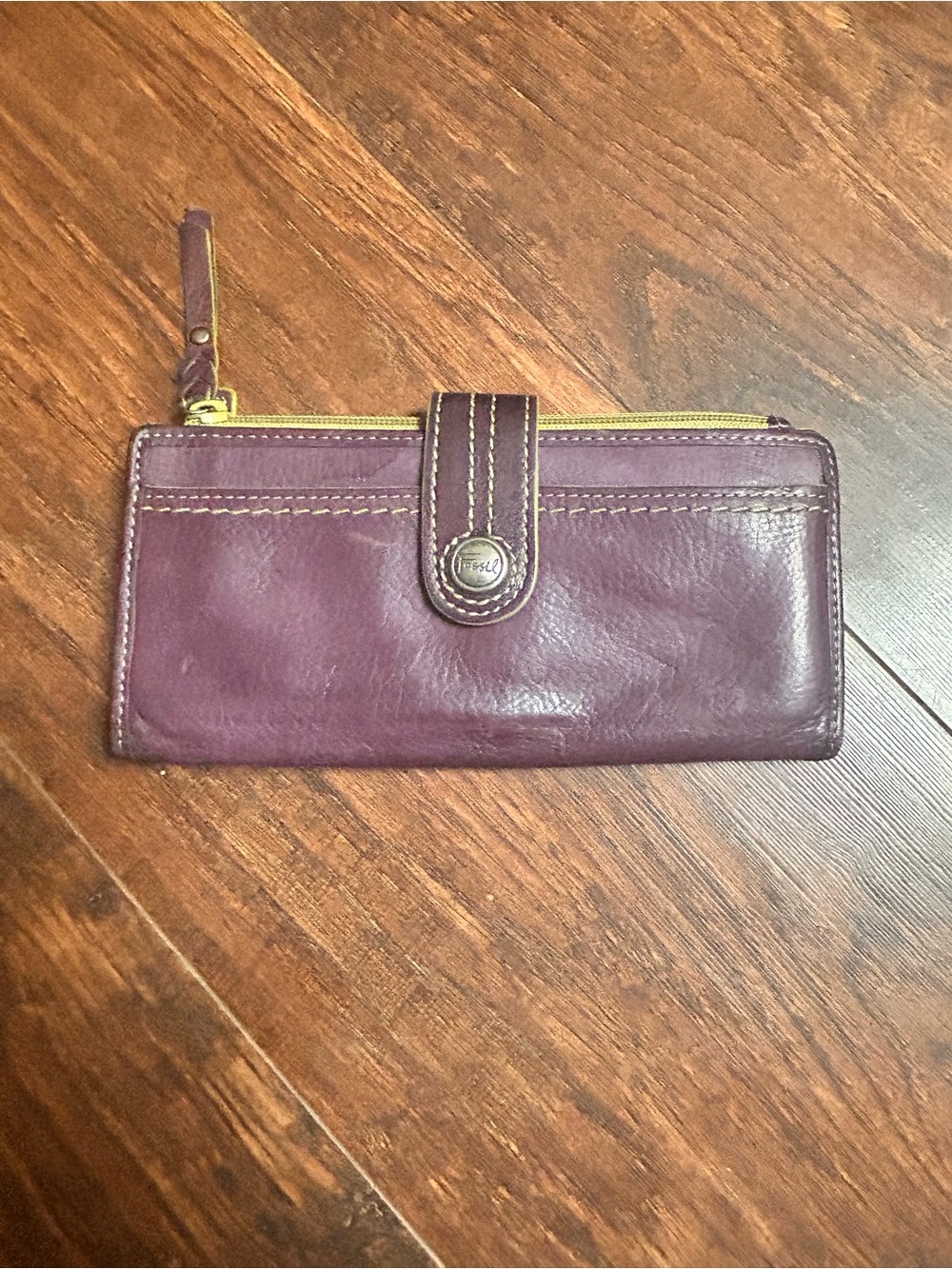 Fossil Plum Leather Wristlet with green  Zippers and Zip Pockets Y2K